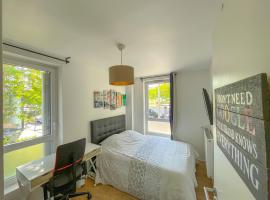 Chambre à Nanterre Université proche La Defense Aréna et Paris, homestay in Nanterre