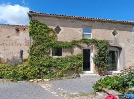 Maison Irondas, kotimajoitus kohteessa Saint-Pierre-dʼAurillac