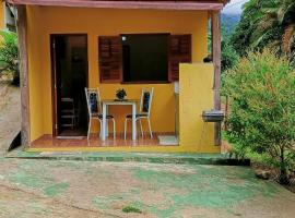 Pousada Casa da montanha, міні-готель з рестораном у місті Казіміру-ді-Абреу