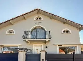 Awesome Home In Saint-Michel-Chef-Chef