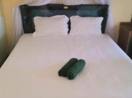 Whynot Bar and Bungalows #01, hotel v destinaci Pawenang