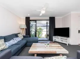 Byron Bay Accom Unit 3 5-9 Somerset Street - Summer Central
