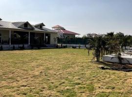 Kutumb: A Farm Stay Haven, villa en Greater Noida
