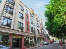 Hotel Blessings On road Near New Delhi Railway Station