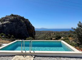 Vrachos Luxury Home 3, private pool!, rumah kotej di Agia Galini