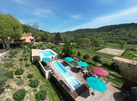 L'Oustaou du Luberon et SPA, hotel with jacuzzis in Villelaure