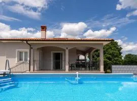 Family house Marietta for 5 with pool in green Istria, 12 km from the sea