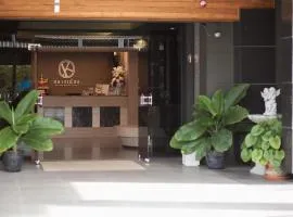 Klaang Muang Hotel (โรงแรมกลางเมือง)