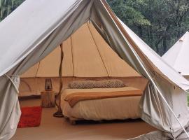 Nature Retreat - Laurel Forest, tented camp en Seixal