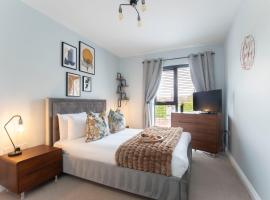 Elliot Oliver - Stylish 2 Bedroom Apartment With Parking In The Docks, vacation rental in Gloucester