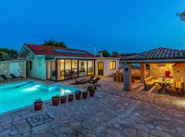 Villa Vrcevan Modernes Haus mit Pool, hotel u Medulinu