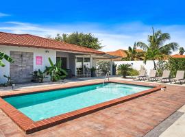 MODERN Villa Private Pool 4min to Beaches, hotel em Noord