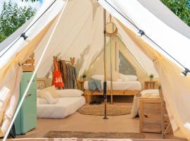 Kampaoh Blanes, kamp sa luksuznim šatorima u gradu Blanes