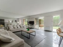 Luxury haven with pool, tennis and large garden
