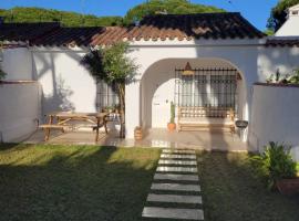 Casa con Jardin en Playa La Barrosa, Urbanización Doña Violeta, alojamiento en la playa en Chiclana de la Frontera