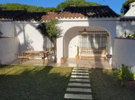 Casa con Jardin en Playa La Barrosa, Urbanización Doña Violeta