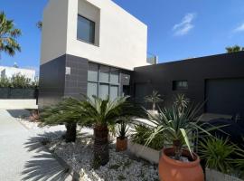 Luxury corner villa 3BR COSTA BLANCA、アリカンテのホテル