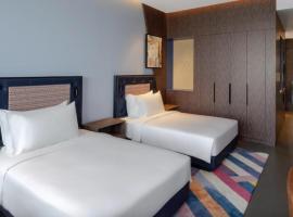 Hyatt Centric Jumeirah - Dubai Twin Room - UAE, отель в Дубае, в районе Джумейра