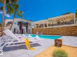 Villa El Palmeral by Abahana Villas