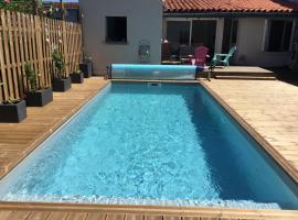Maison pour 6 pers avec piscine à Bordeaux、ベグルのホテル