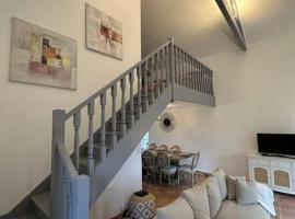 Magnifique mas provençal avec piscine au centre de Goudargues, hotel v destinaci Goudargues