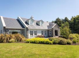 Ballinakill Lodge, holiday home in Moyard