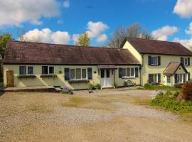 Blaencwm Cottages, holiday home in Boncath