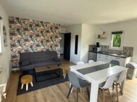 Les Chalets du Mancel : Chalet Lulu - Bouleries Jump - 24h du Mans、Parenceのシャレー