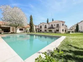 Stunning 13th Century Luxury Villa* Garden & Pool