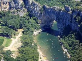 Mobile home 6 places camping 5 Vacances Gorges de lArdeche, hotel en Lagorce