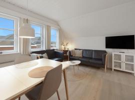 Cozy apartment in R&oslash;m&oslash; with access to public pool, hotel con estacionamiento en S&oslash;nderby