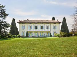 Appartamento lusso con piscina tra Milano e Como, hotel con parking en Costa Masnaga