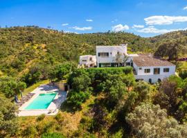 Villa Eiras Altas Grande by Portucasa, holiday home sa Corte Vidreiro