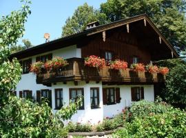 Ferienhaus Daxenberger, homestay in Bernau am Chiemsee