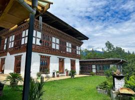 CheChey Village Homestay, hotel s parkiralištem u gradu 'Punākha'