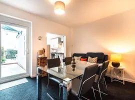 Modern House in Central Southampton with Private Off-Road Parking - Newly Refurbished - Great for Contractors, Friends & Families
