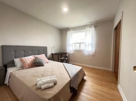 ViHome-Quite House near Shops at Don Mills DVP & 401, hotel a Toronto