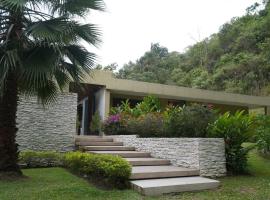 Casa de campo La Vega Villeta, будинок для відпустки у місті Quebradanegra