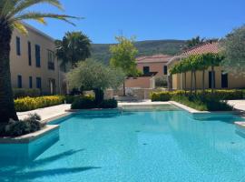 Portonovi Lux apartman – hotel w mieście Ðenovići