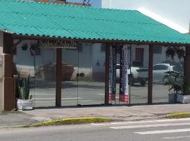 Residencial Astros, hotel with parking in Governador Celso Ramos