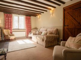 Well decorated & traditional cottage on Wales England border - sleeps 7, allotjament a Rossett