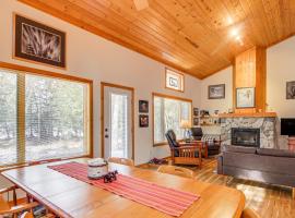 Family Cabin with Private Dock on Caribou Lake!, hotel in Lutsen