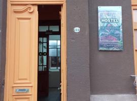 Viesnīca Hostel Hornocal pilsētā Sansalvadora de Huhuja