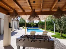 Villa piscine chauffée babyfoot pétanque ping-pong