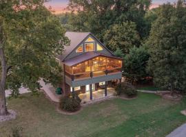 Rock and Roll River House, cottage in Jeffersonville