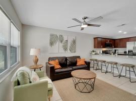 Newly Renovated Condo in Apollo Beach 5!, cottage in Apollo Beach