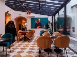 Hotel Pietryna، فندق في لودز