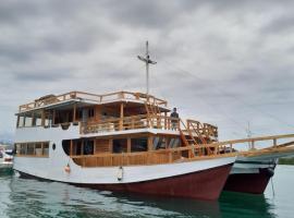 Jelajah komodo, boat in Labuan Bajo