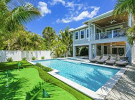 Anna Maria Beach House, 5 beds 6,5 baths, roof-top deck and pet-friendly!、アンナ・マリアのコテージ