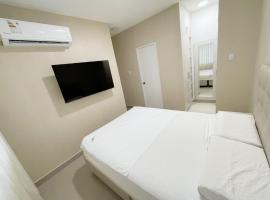 Exclusivo departamento en condominio con Piscina, hotel in Piura